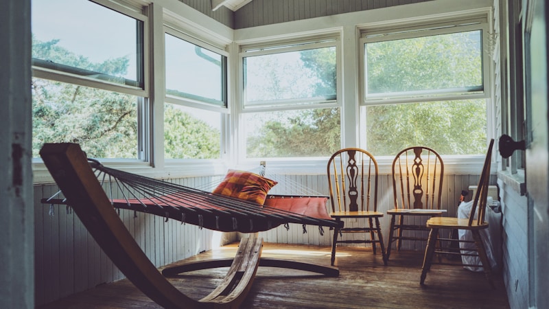 夏の部屋が暑いときにエアコン以外で涼しくする方法｜今すぐできる暑さ対策をやさしく解説